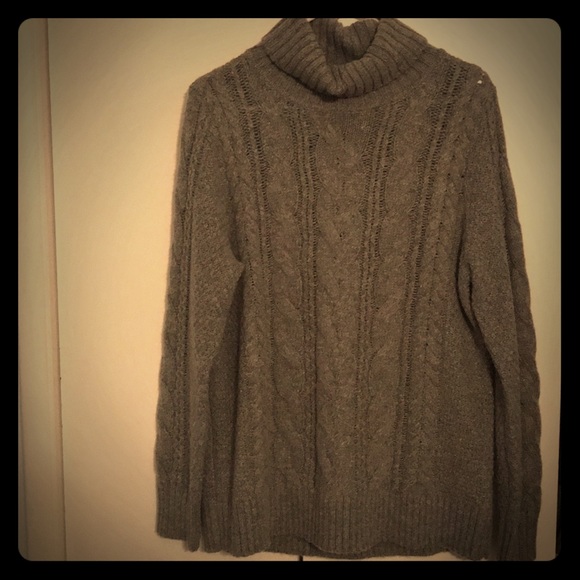 L.L. Bean heritage sweater, cable, pull over - Picture 2 of 5